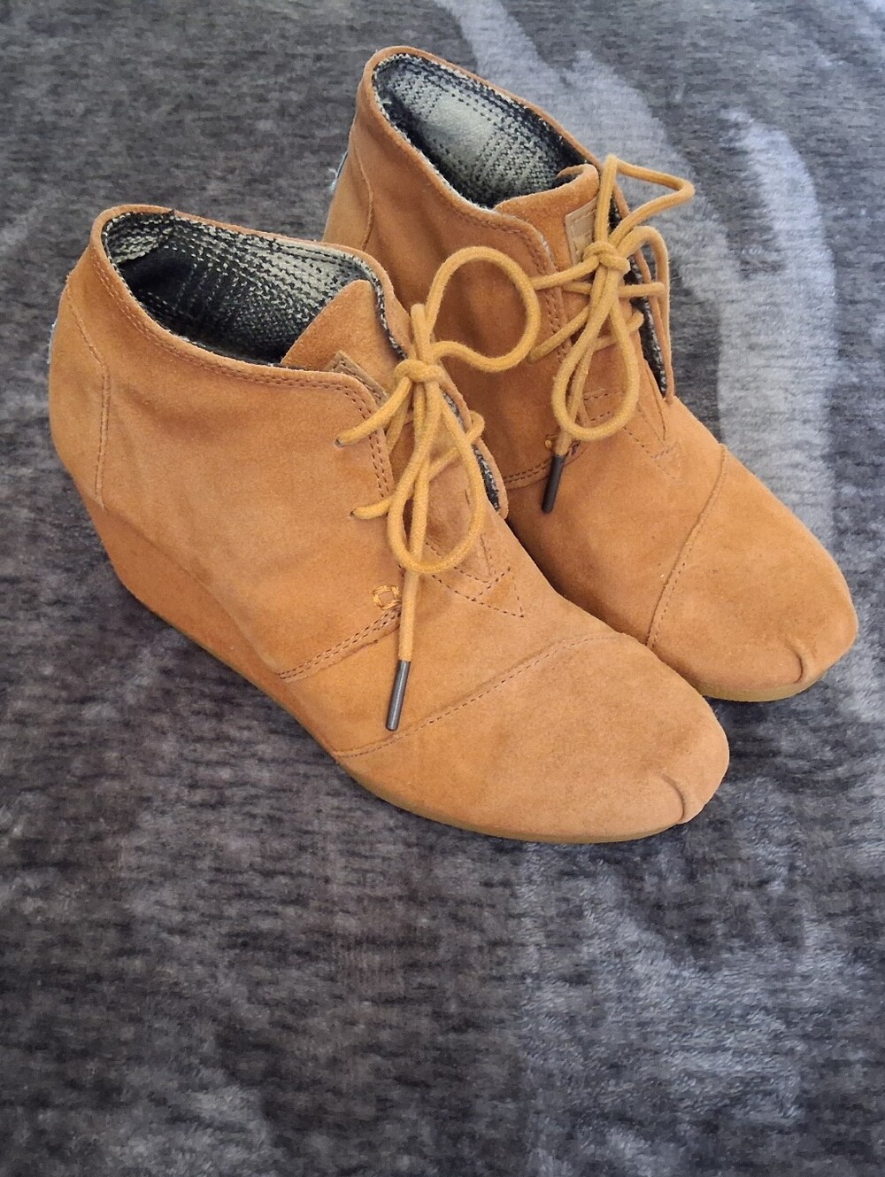 TOMS Brown Suede Lace-Up Wedge Ankle Bootie Chukka-Style Almond Toe Womens 6.5